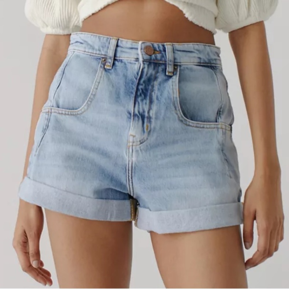 BDG Carrie Denim Shorts Light Wash size 26 - Picture 3 of 7